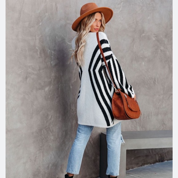 NWOT Julius knit cardigan VICI - Picture 2 of 2